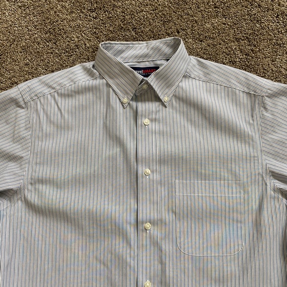 Travel Smart Roundtree & Yorke Men’s Button Up Size M Wrinkle Resistant - Picture 4 of 6